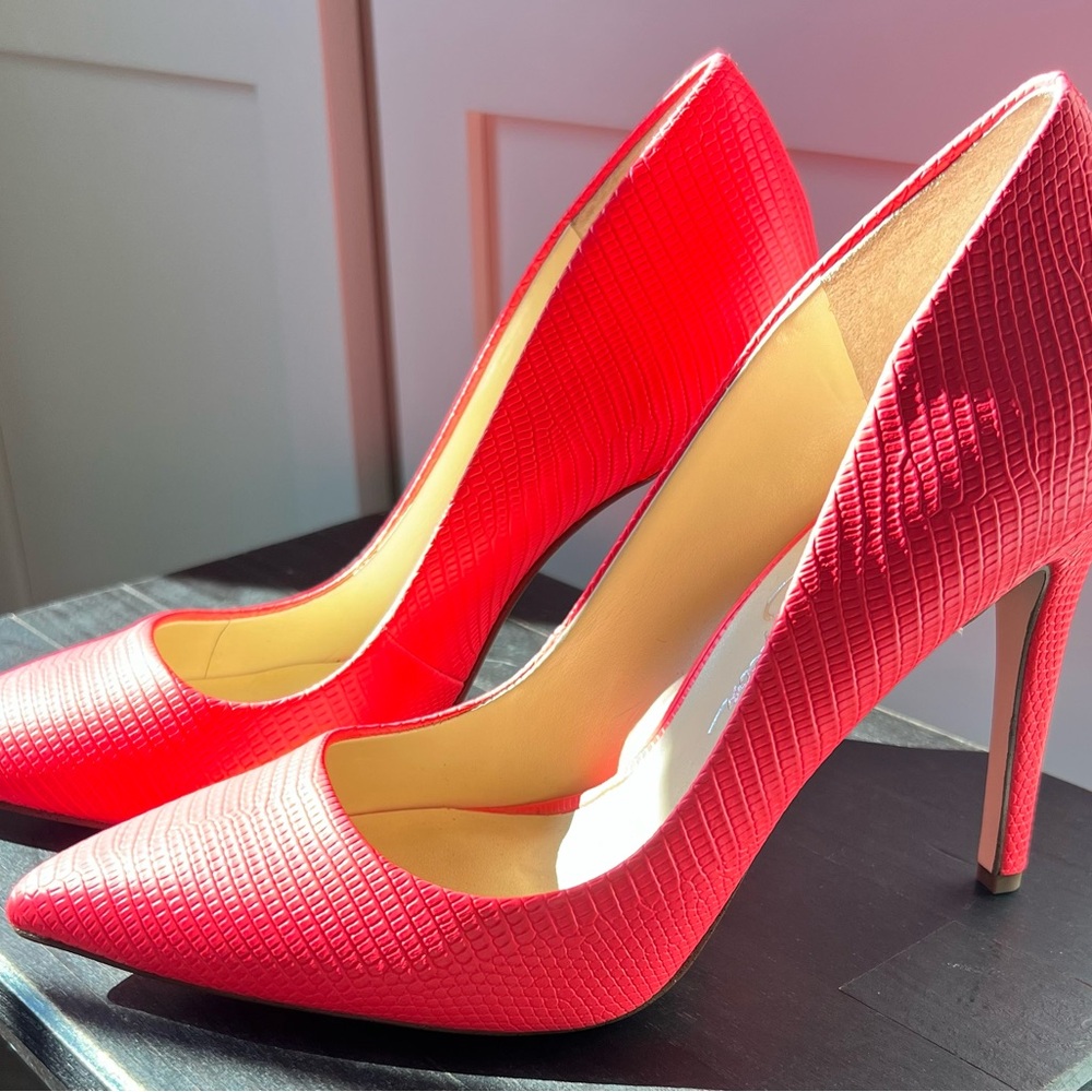 Jessica Simpson 4 inch heel size 8, new without box.